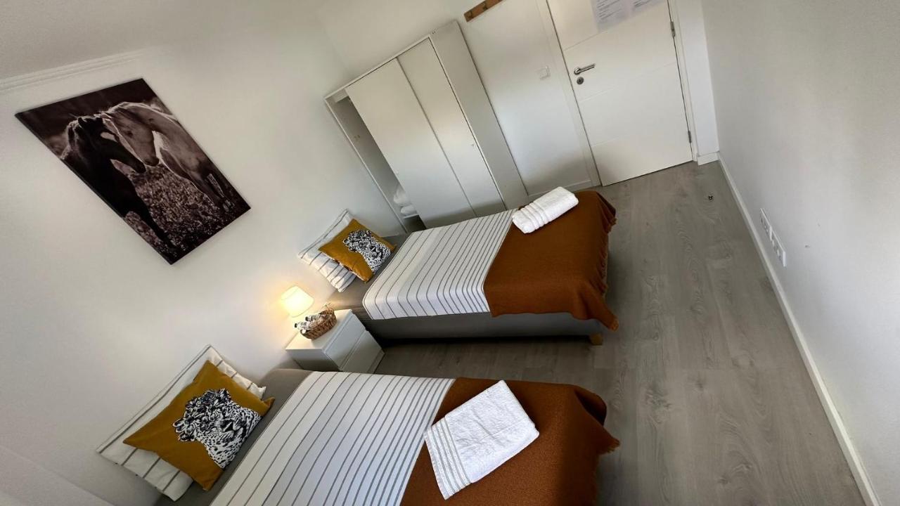 Airport Room Lisbon Luaran gambar