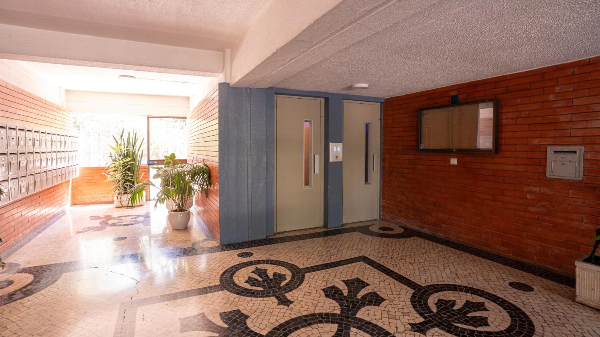 Airport Room Lisbon Luaran gambar