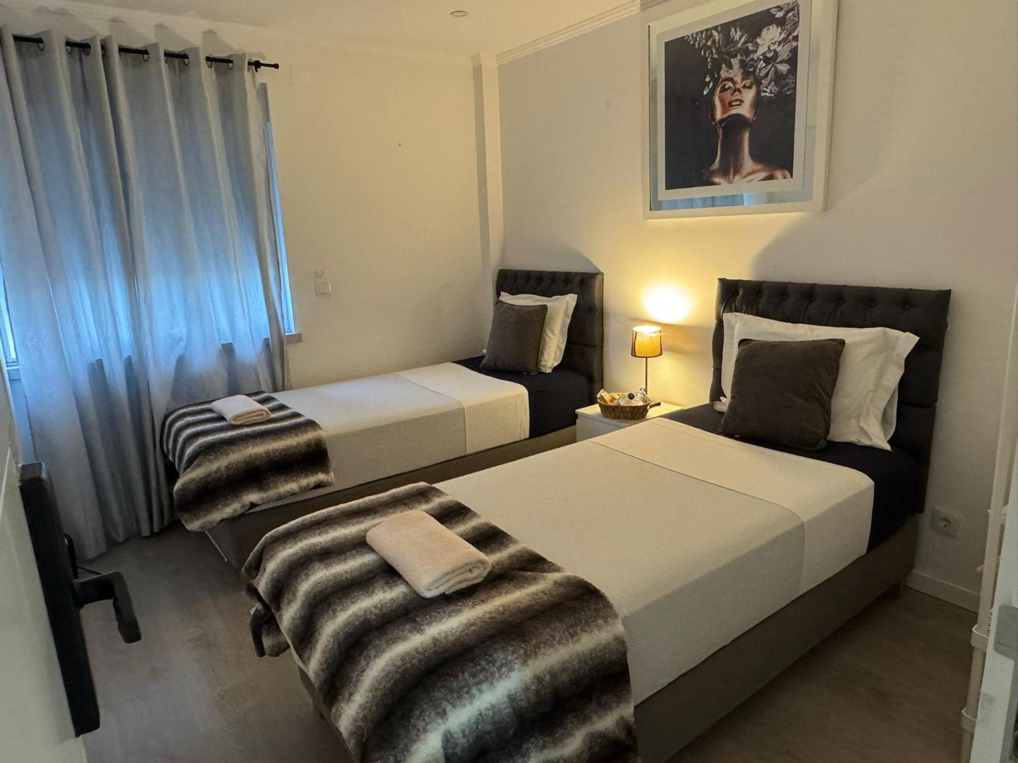 Airport Room Lisbon Luaran gambar