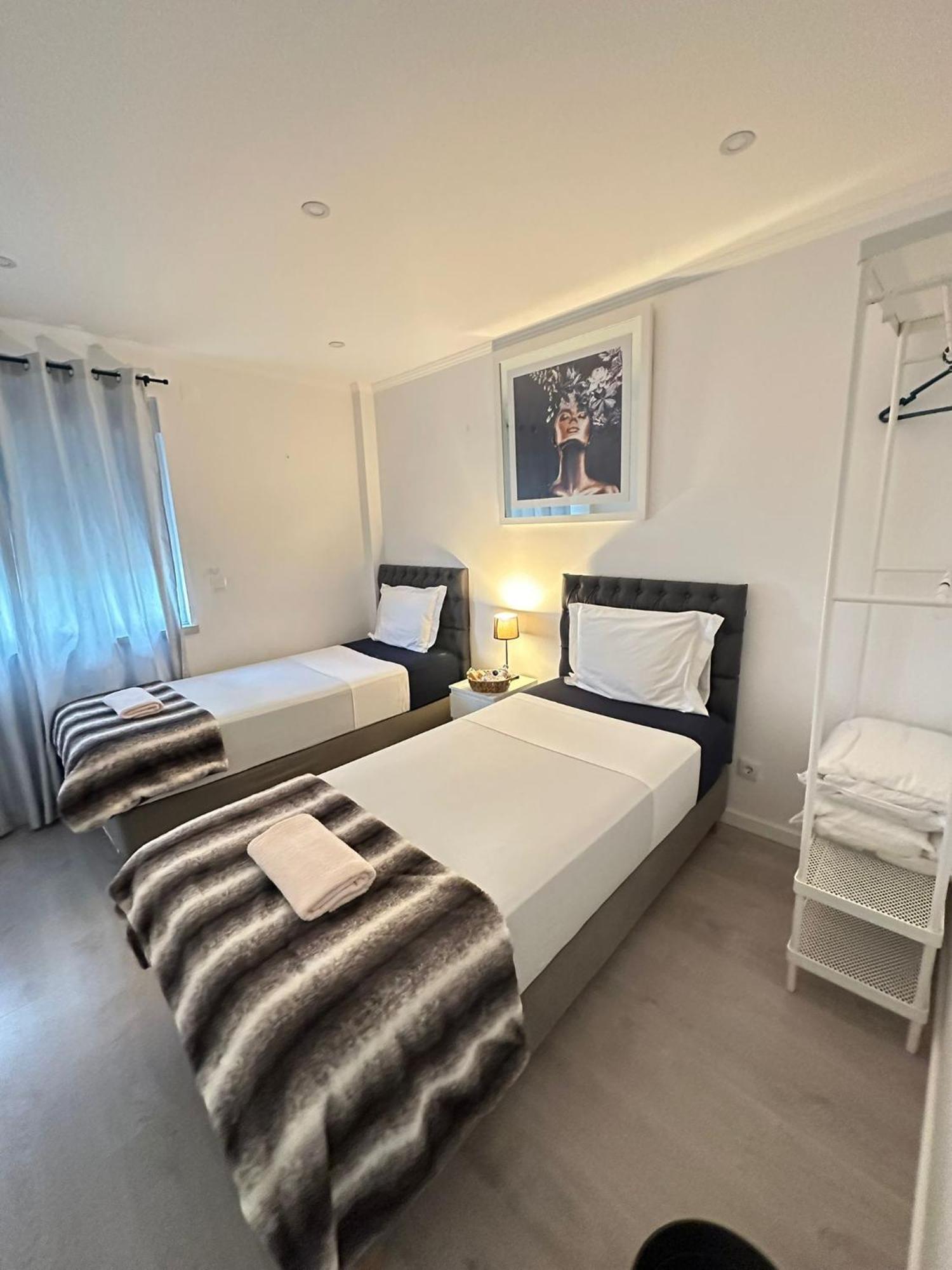 Airport Room Lisbon Luaran gambar