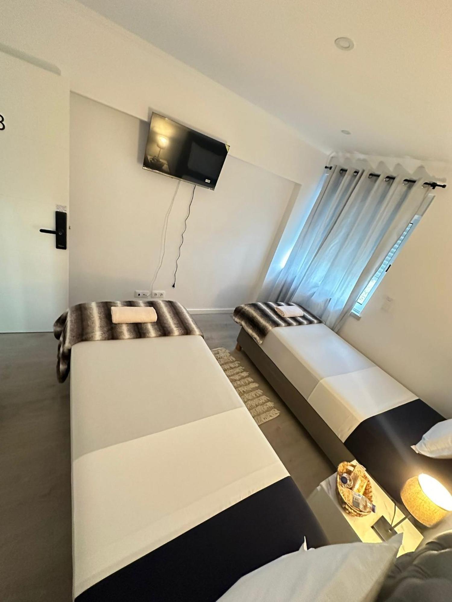 Airport Room Lisbon Luaran gambar