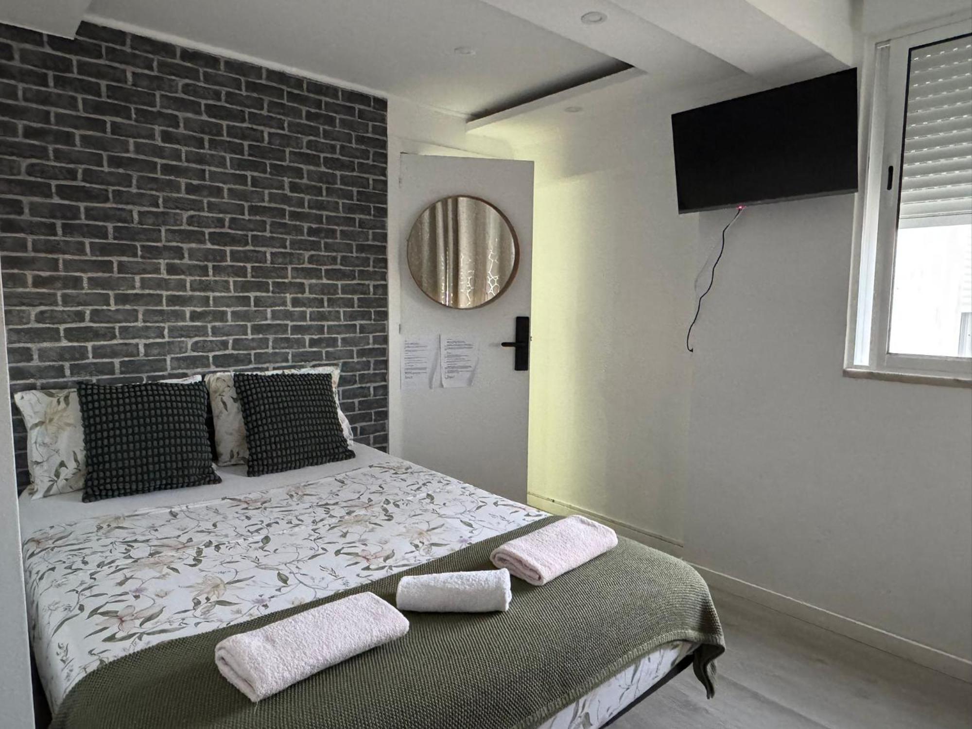 Airport Room Lisbon Luaran gambar